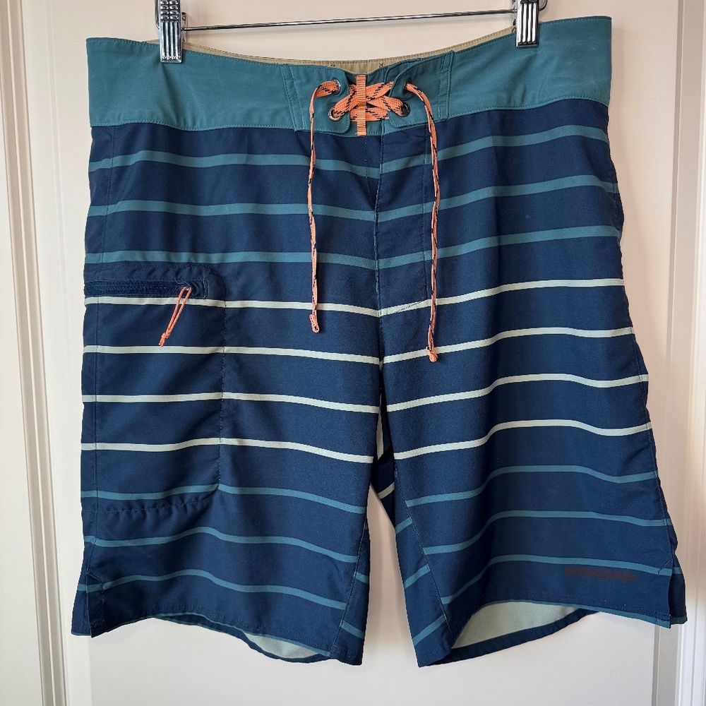 Patagonia Men's Cargo Board Swim Shorts Navy Blue/Teal Stripe • Size 32